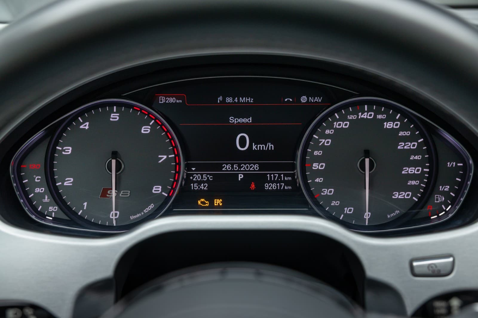 Audi S8 - bilde 27