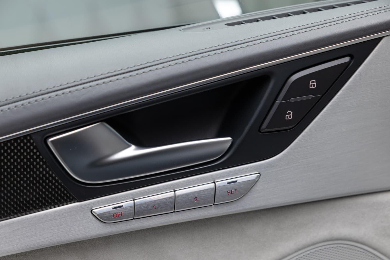 Audi S8 - bilde 17