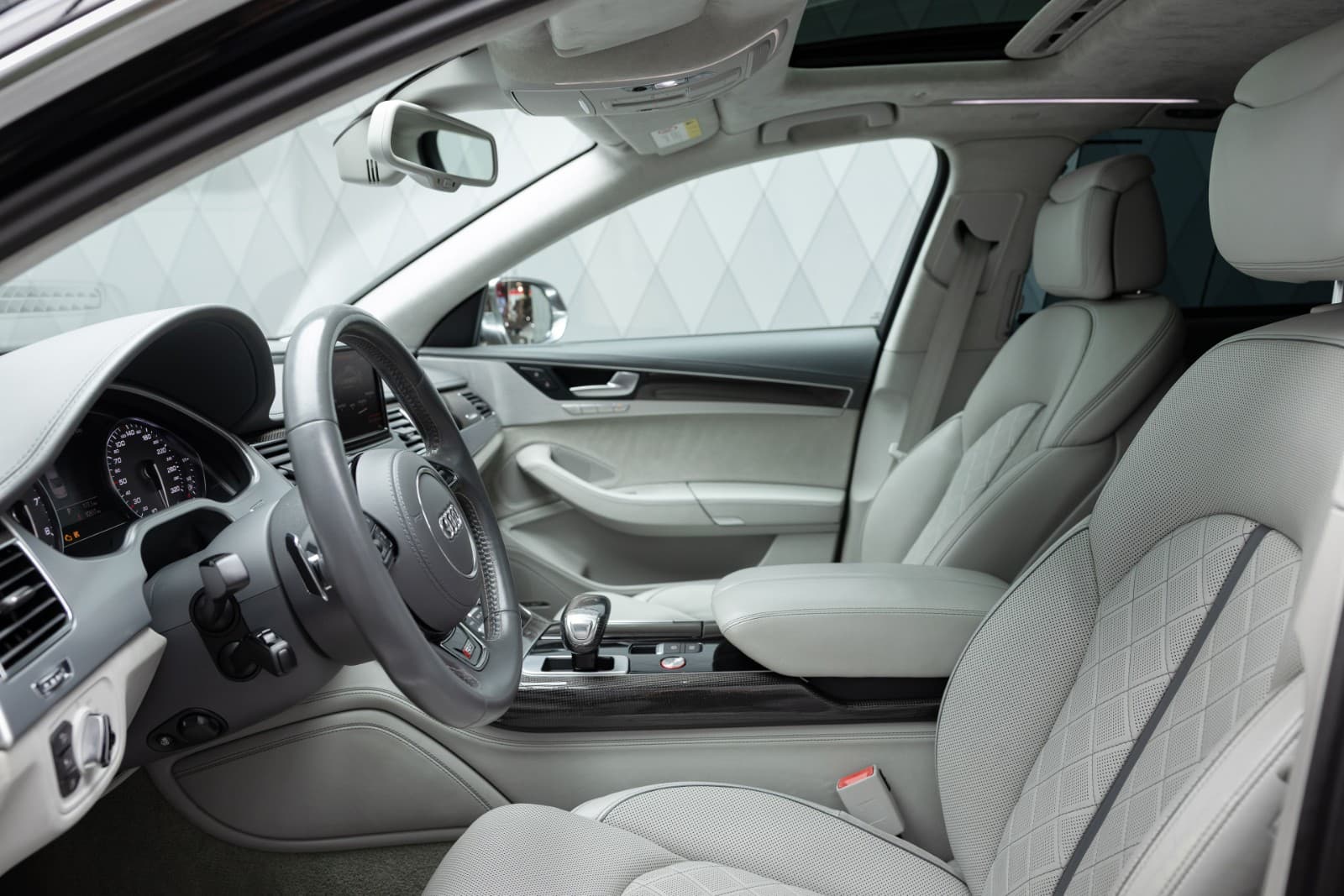 Audi S8 - bilde 24