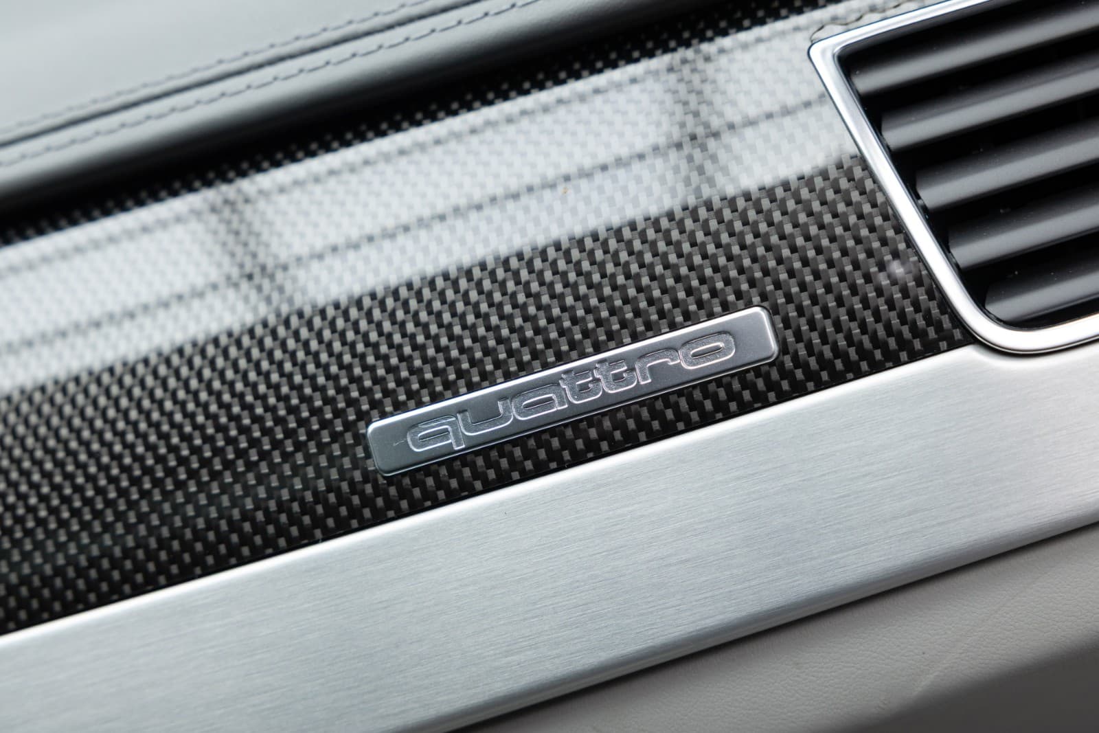 Audi S8 - bilde 32