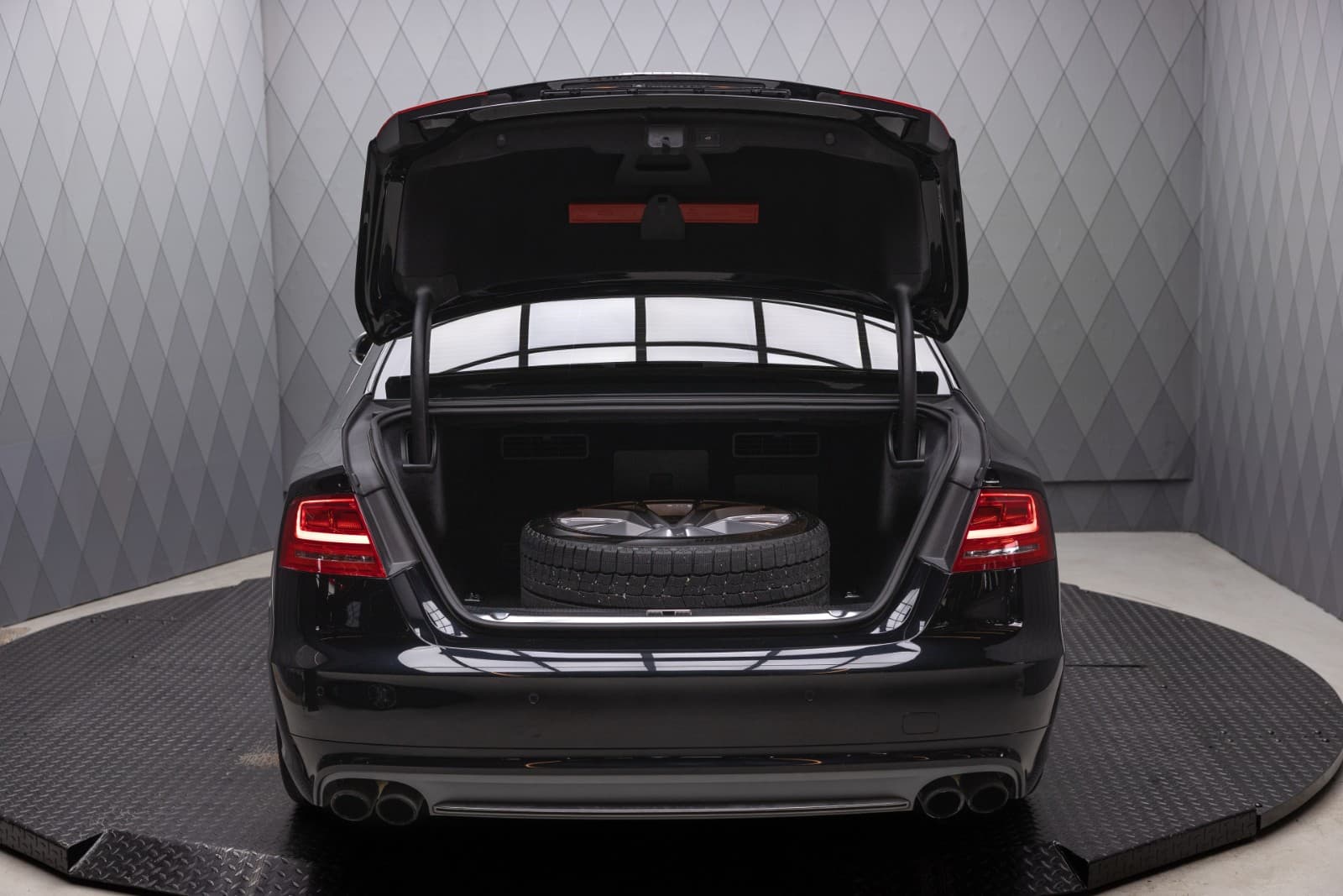 Audi S8 - bilde 11