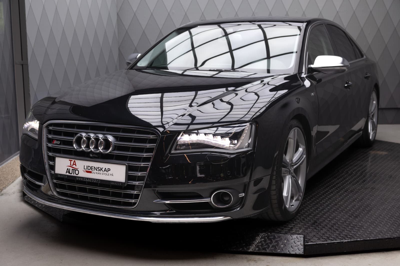 Audi S8 - bilde 3