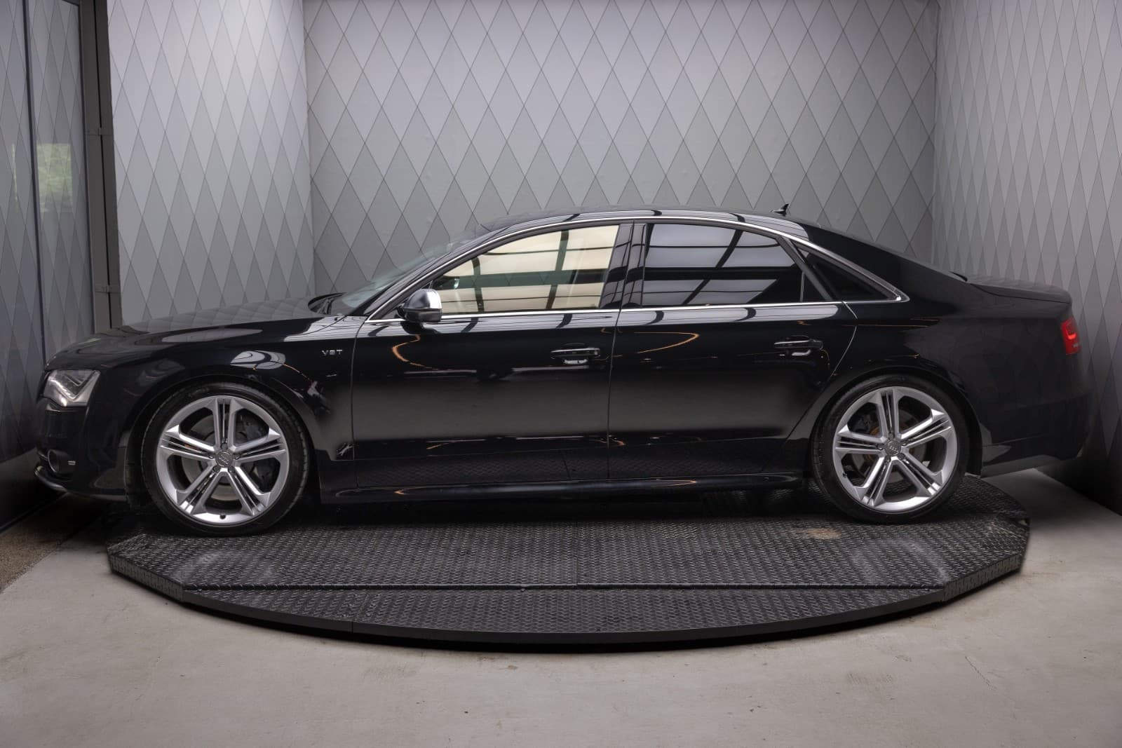 Audi S8 - bilde 9