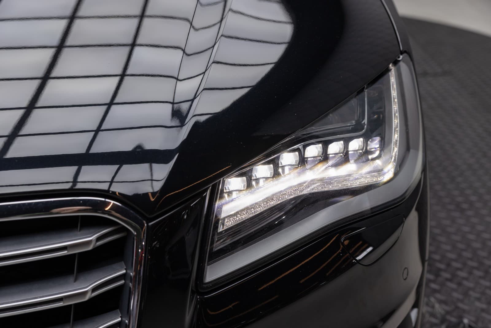 Audi S8 - bilde 10