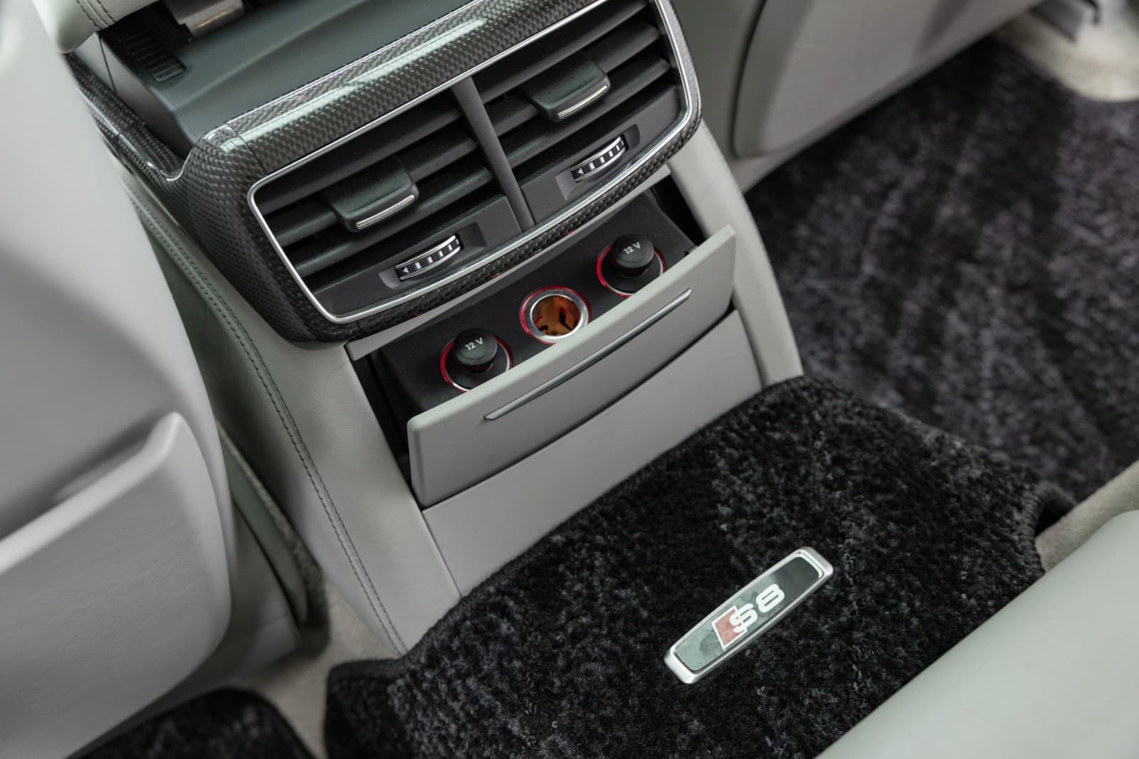 Audi S8 - bilde 37