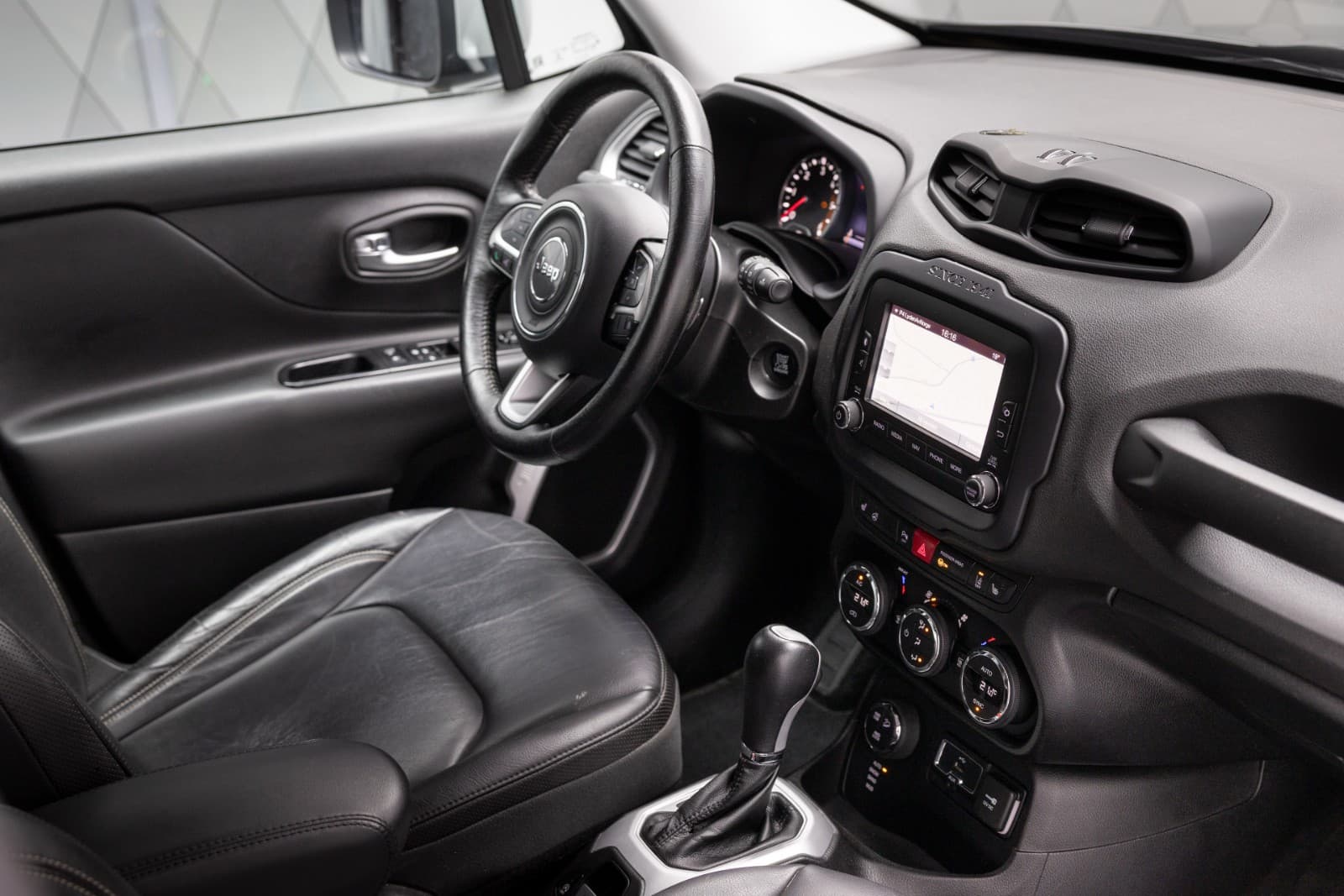 Jeep Renegade - bilde 24