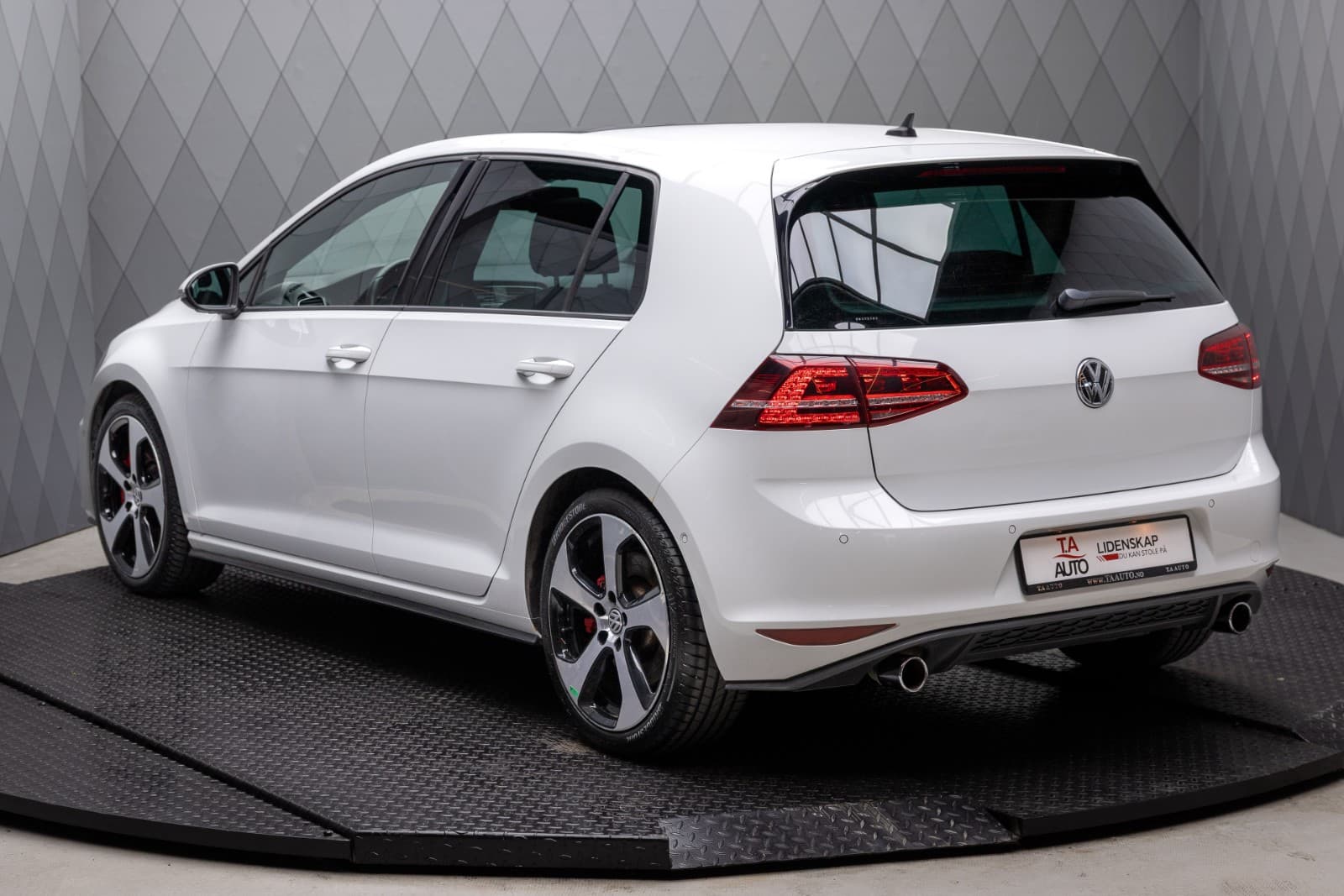 Volkswagen Golf - bilde 1