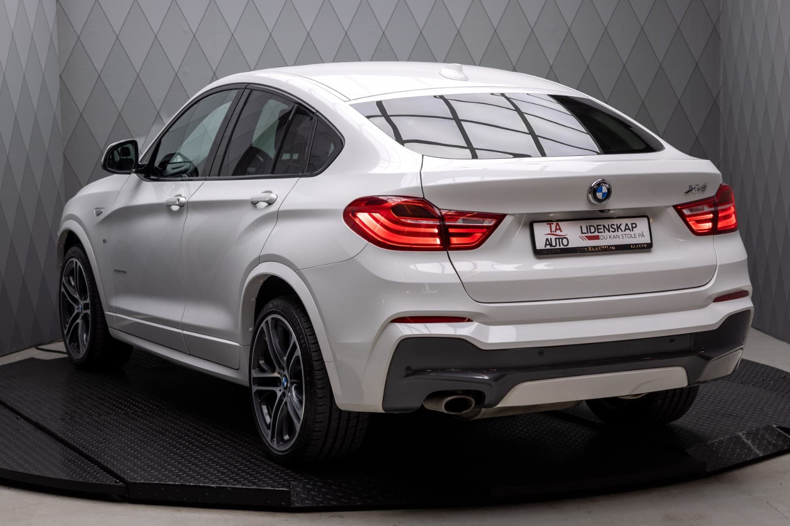 BMW X4 - bilde 1