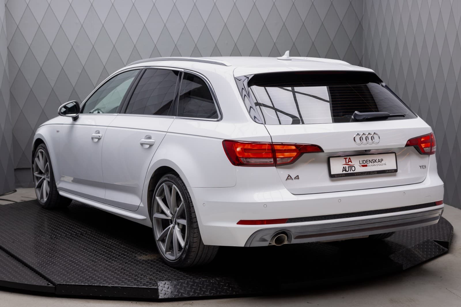 Audi A4 - bilde 1