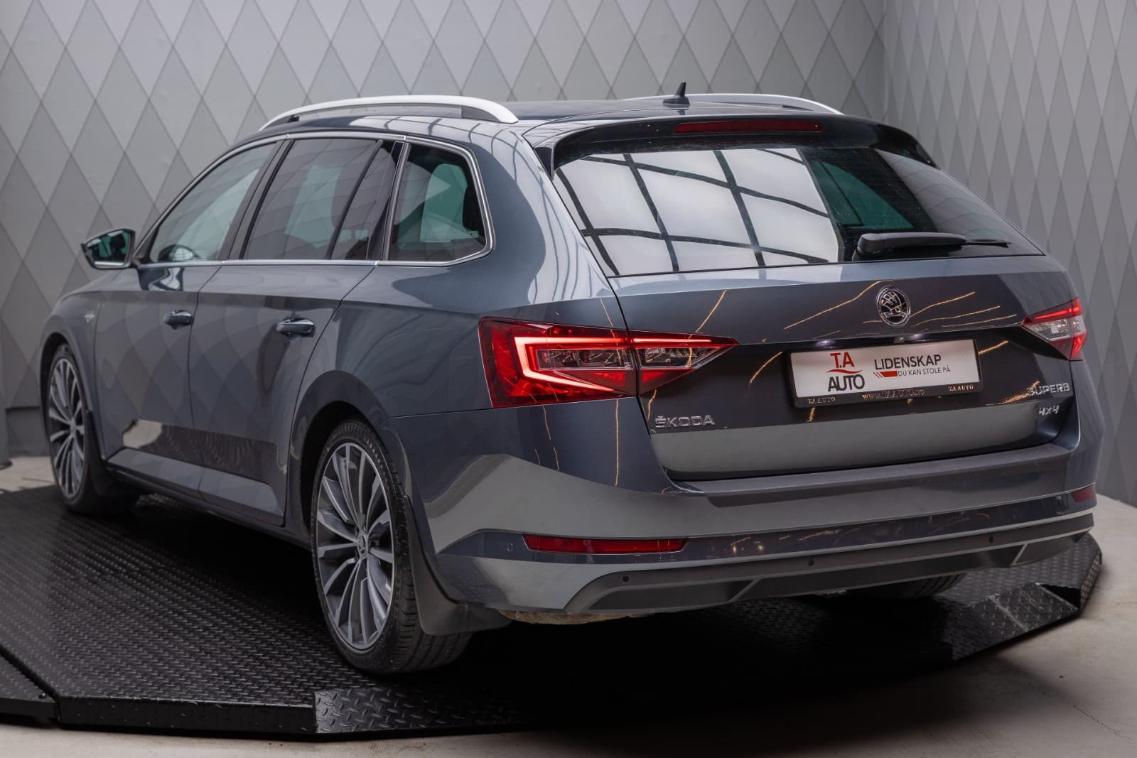 Skoda Superb - bilde 1