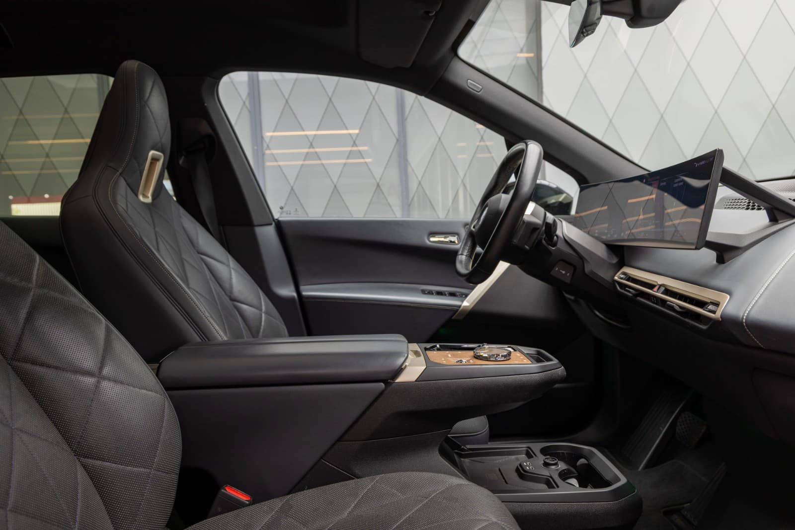 BMW iX - bilde 40