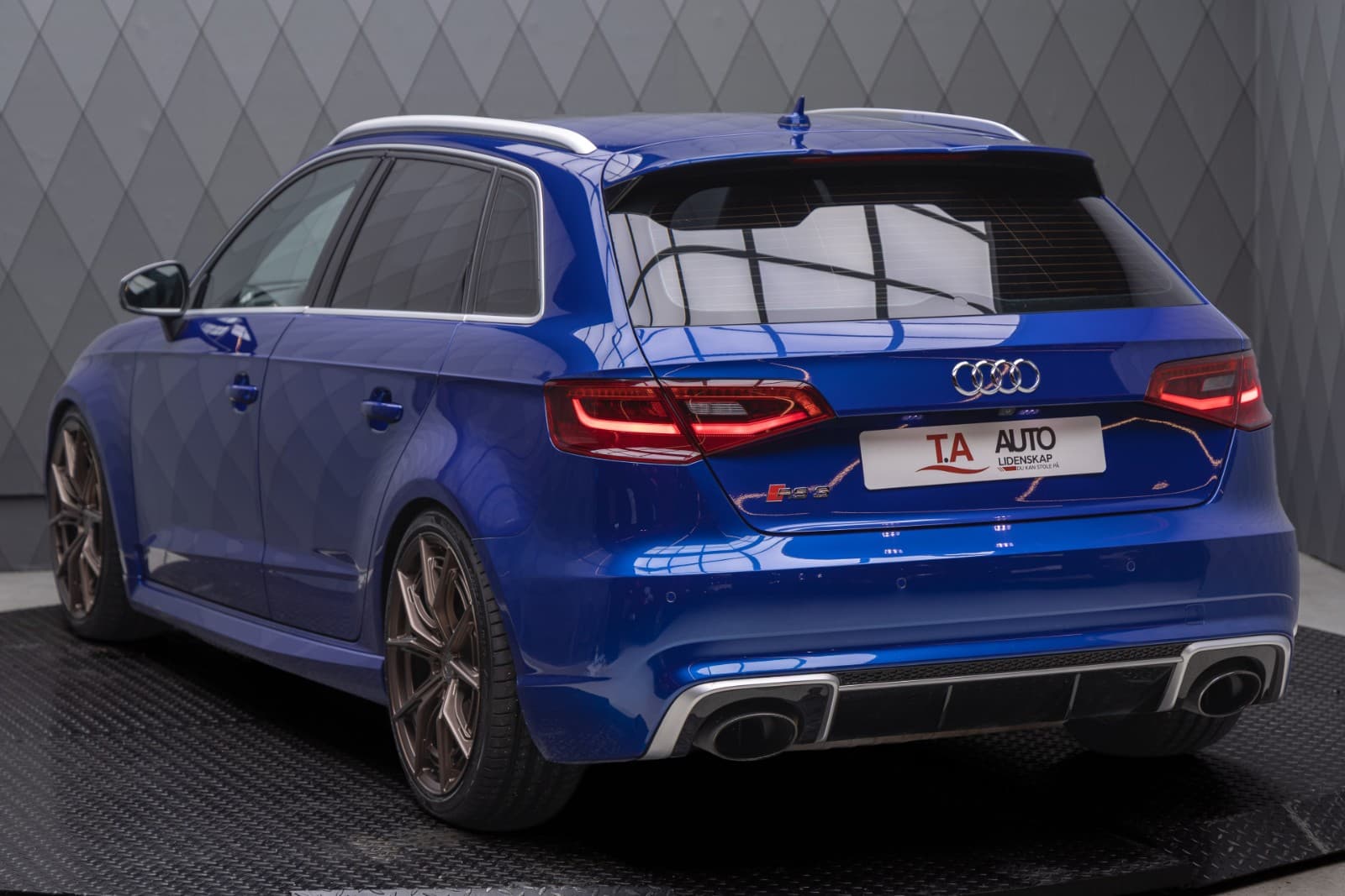 Audi RS3 - bilde 1