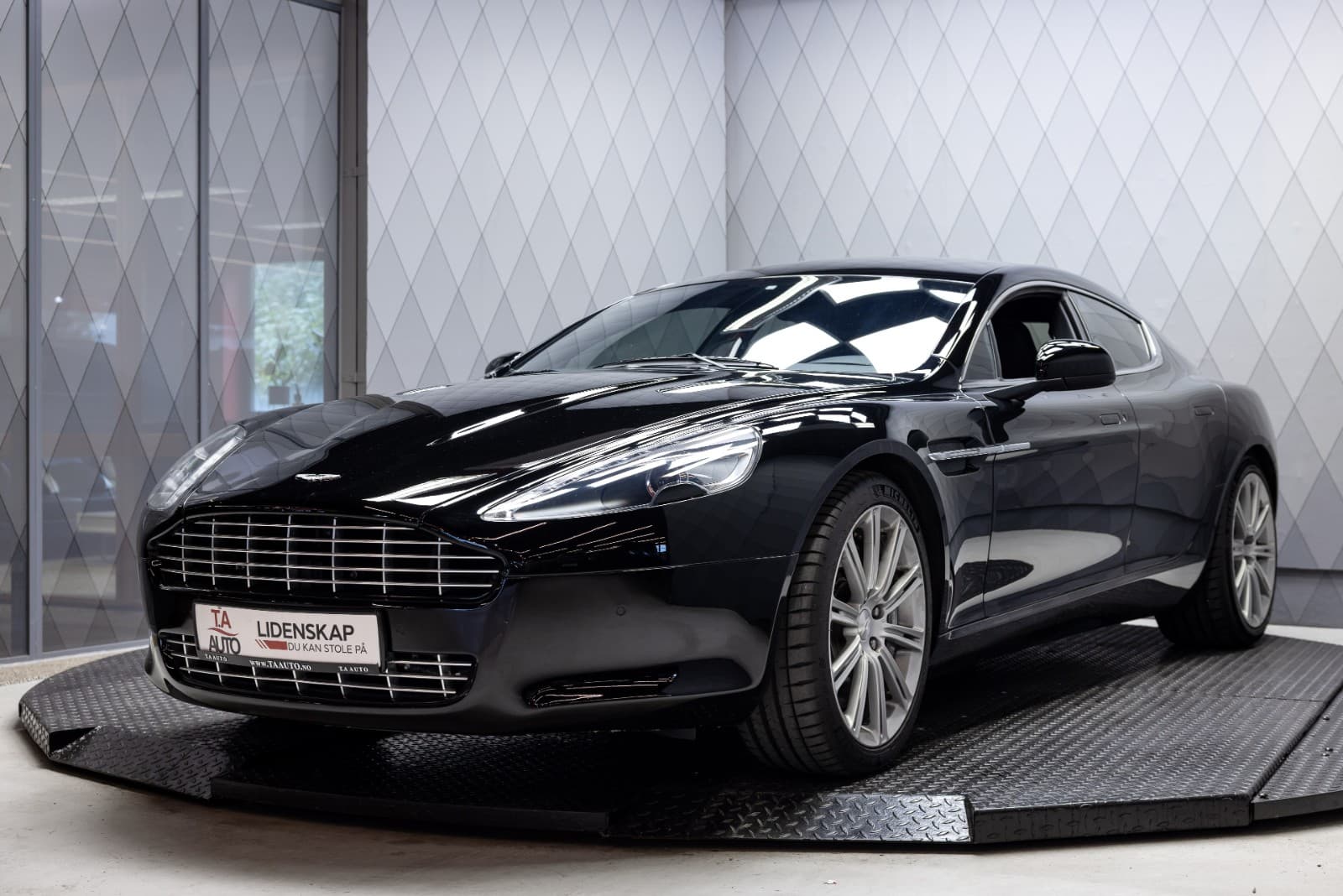 Aston Martin Rapide - bilde 2