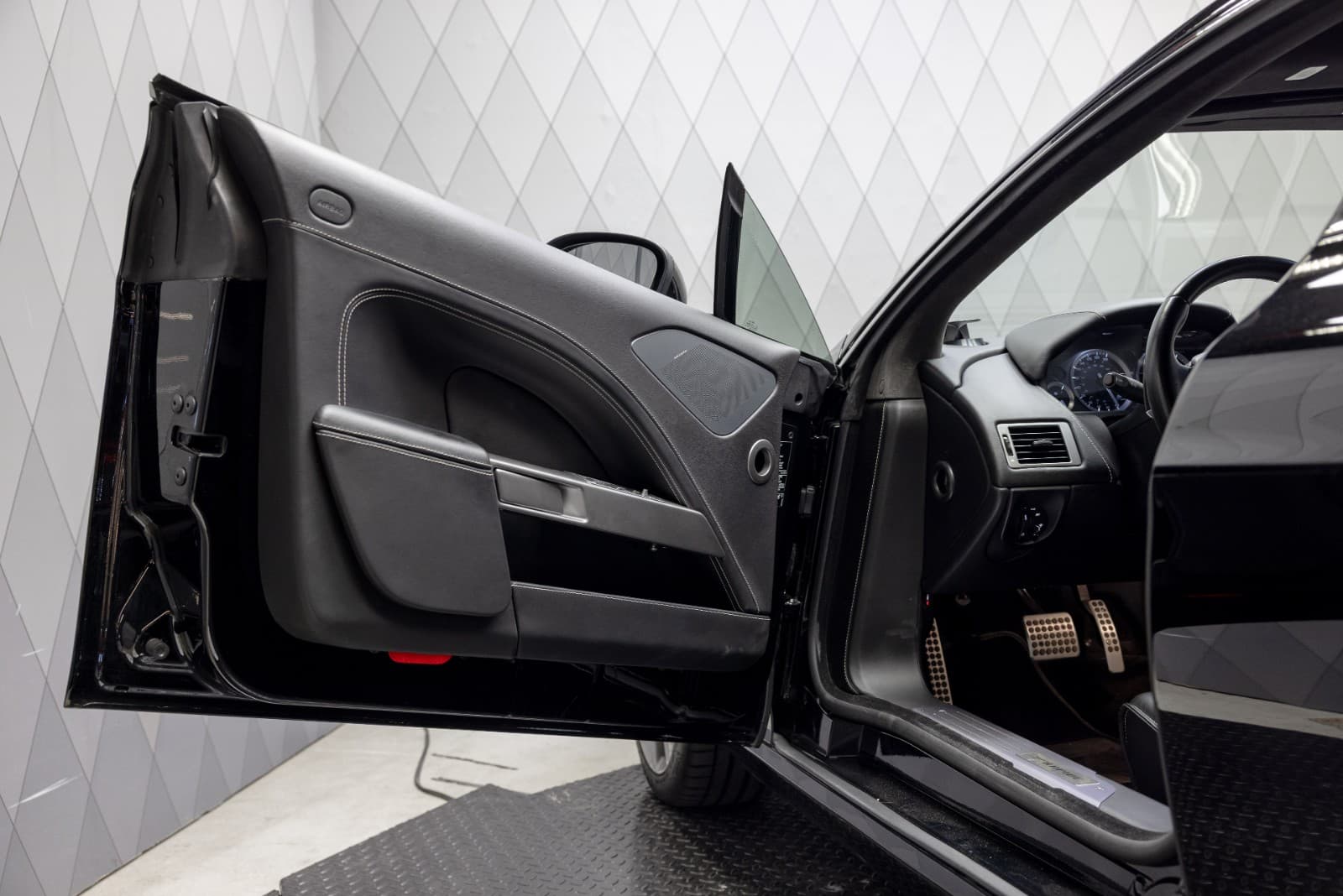 Aston Martin Rapide - bilde 4