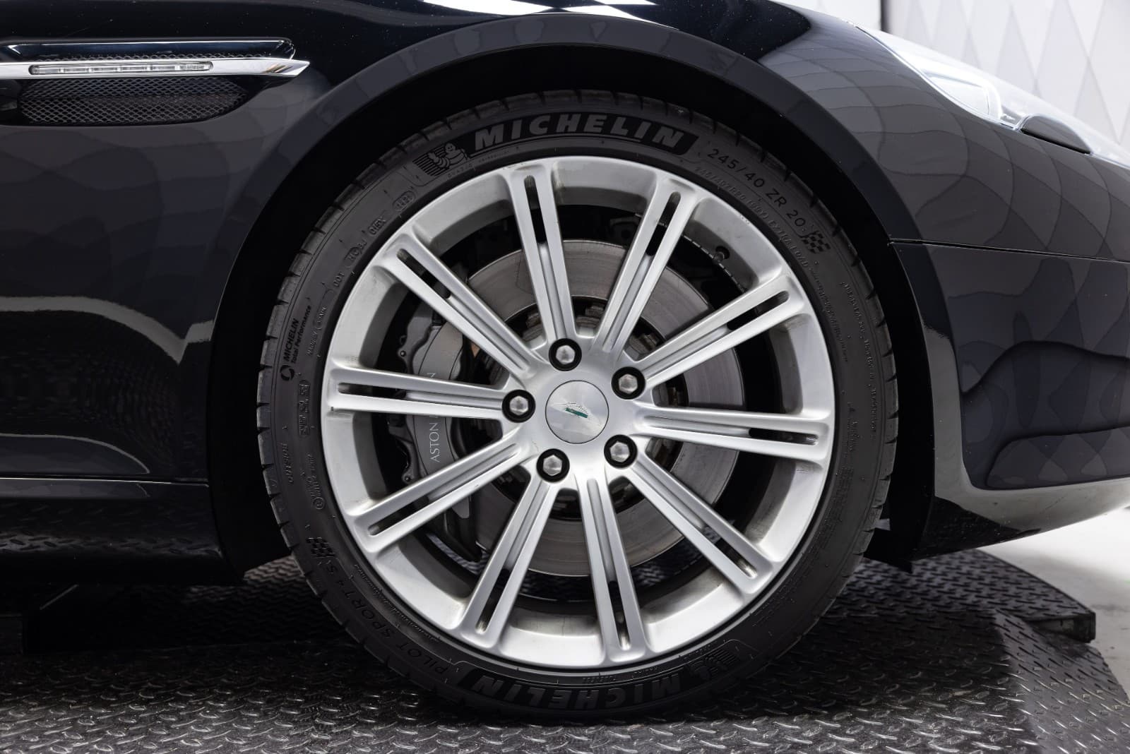 Aston Martin Rapide - bilde 8