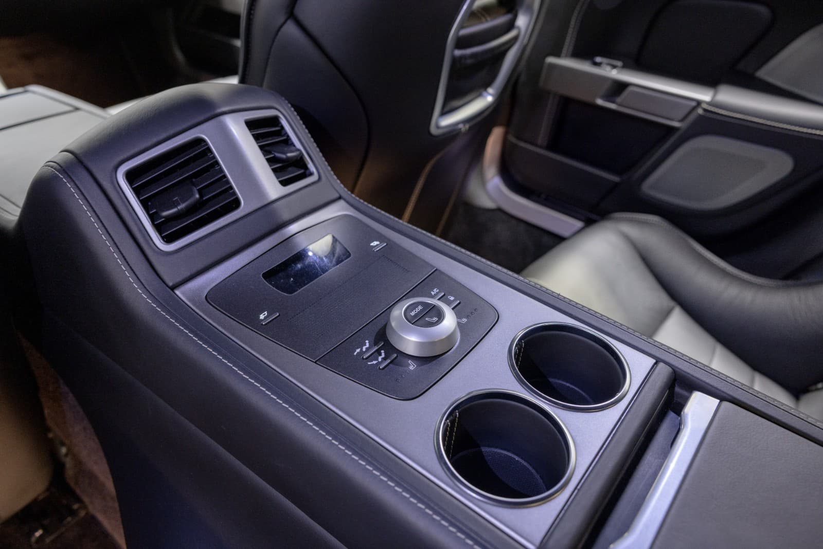 Aston Martin Rapide - bilde 22