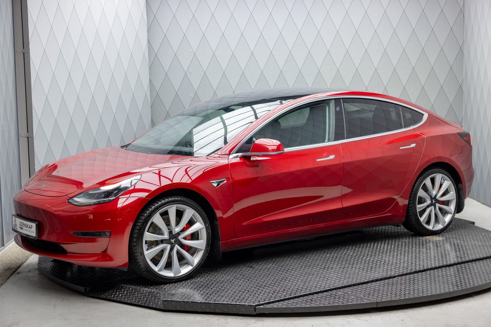 Tesla Model 3 - bilde 4