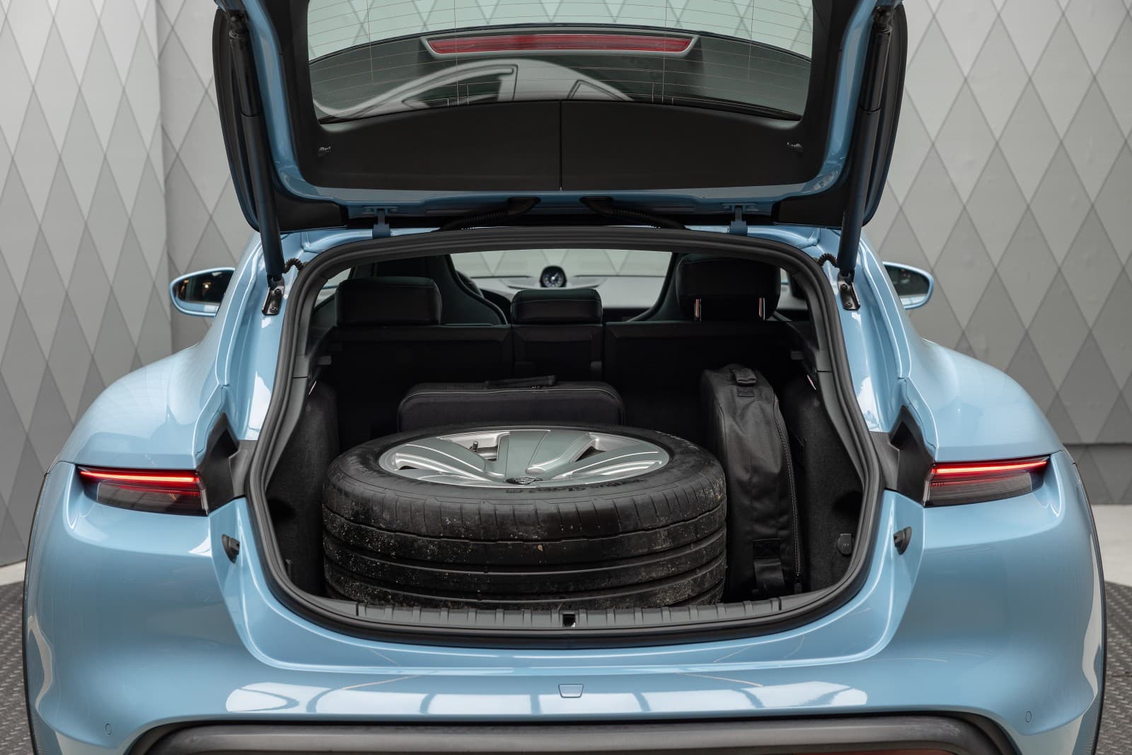 Porsche Taycan Cross Turismo - bilde 9