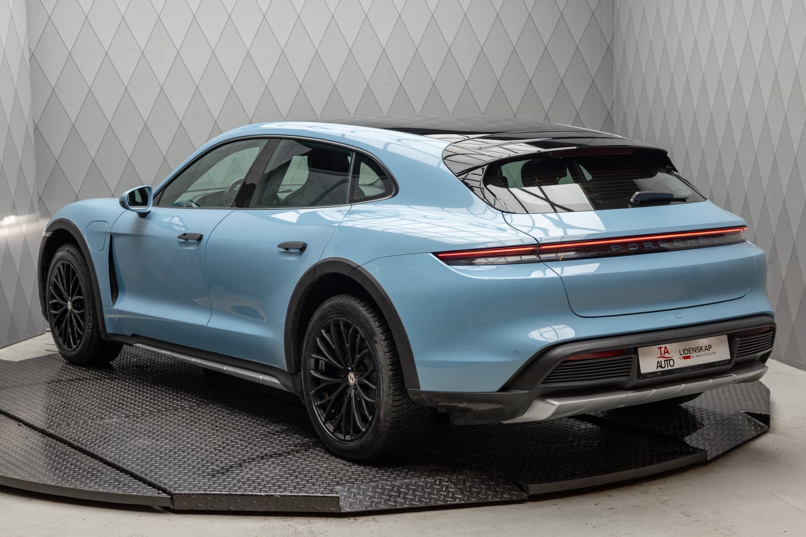 Porsche Taycan Cross Turismo