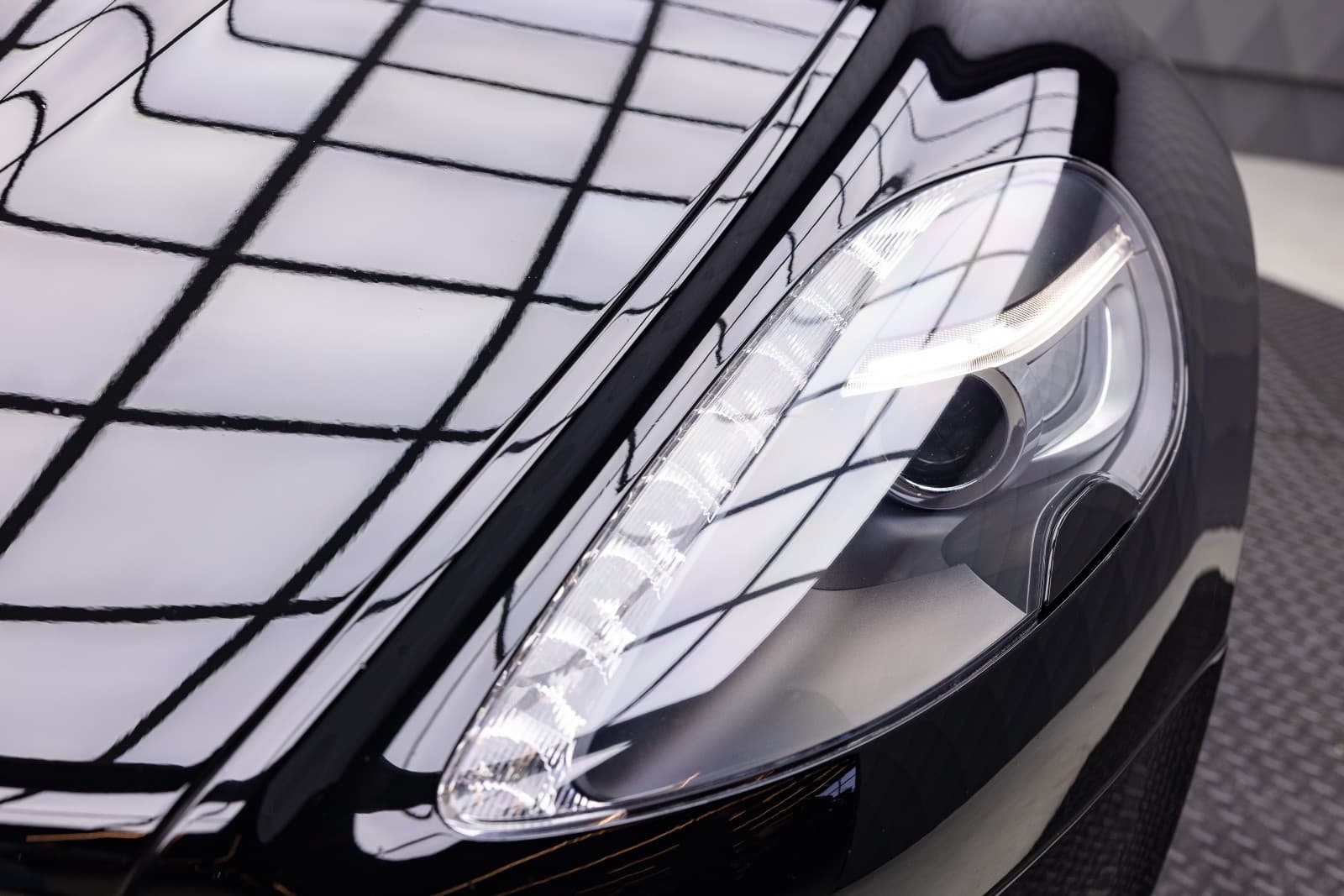 Aston Martin Rapide - bilde 7