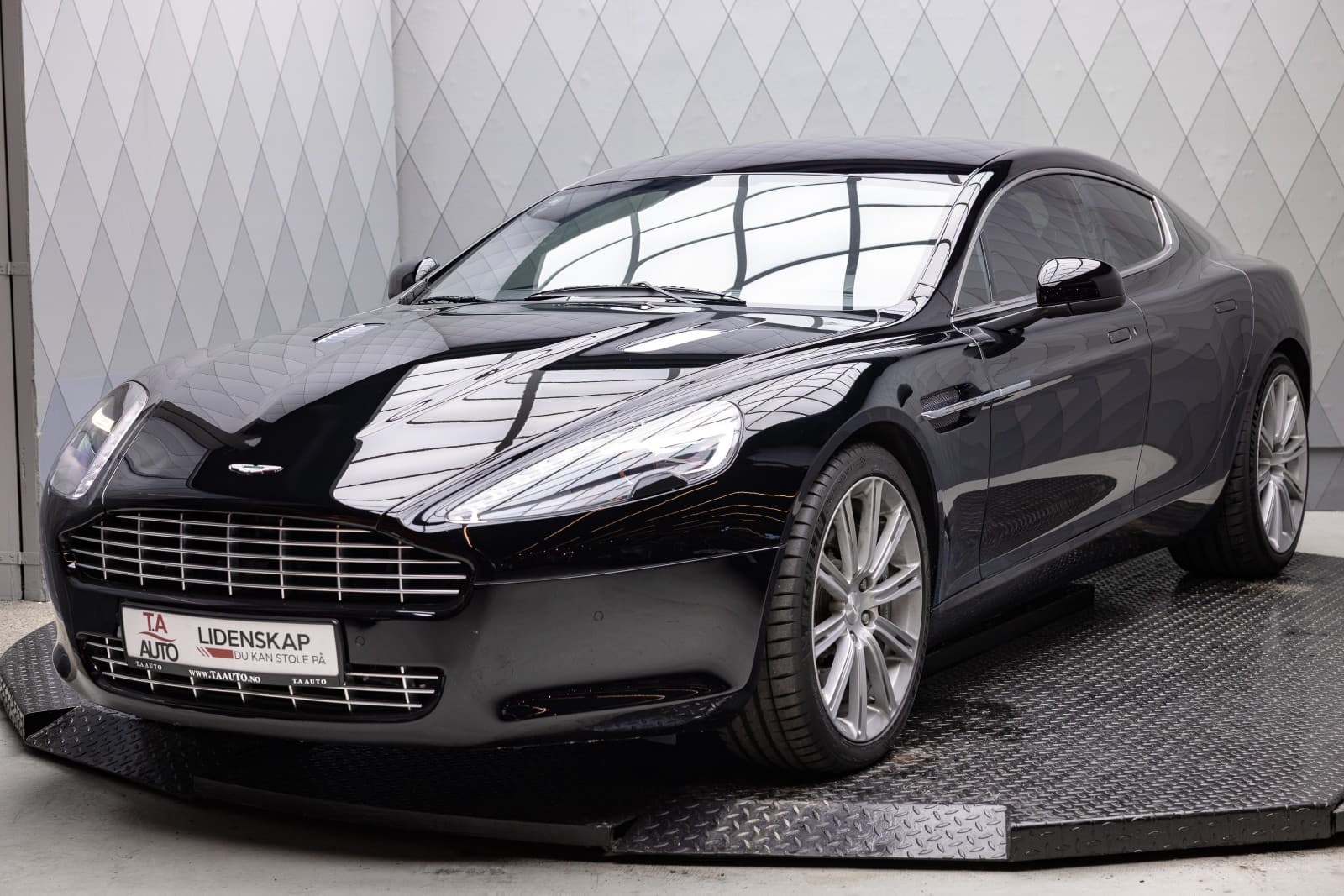 Aston Martin Rapide - bilde 3