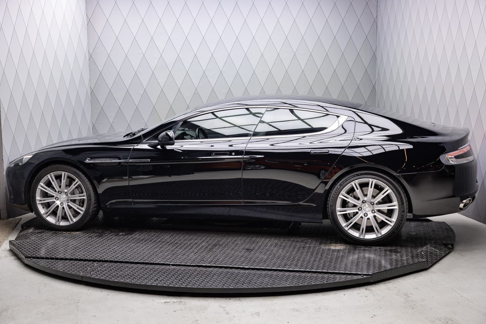Aston Martin Rapide - bilde 5