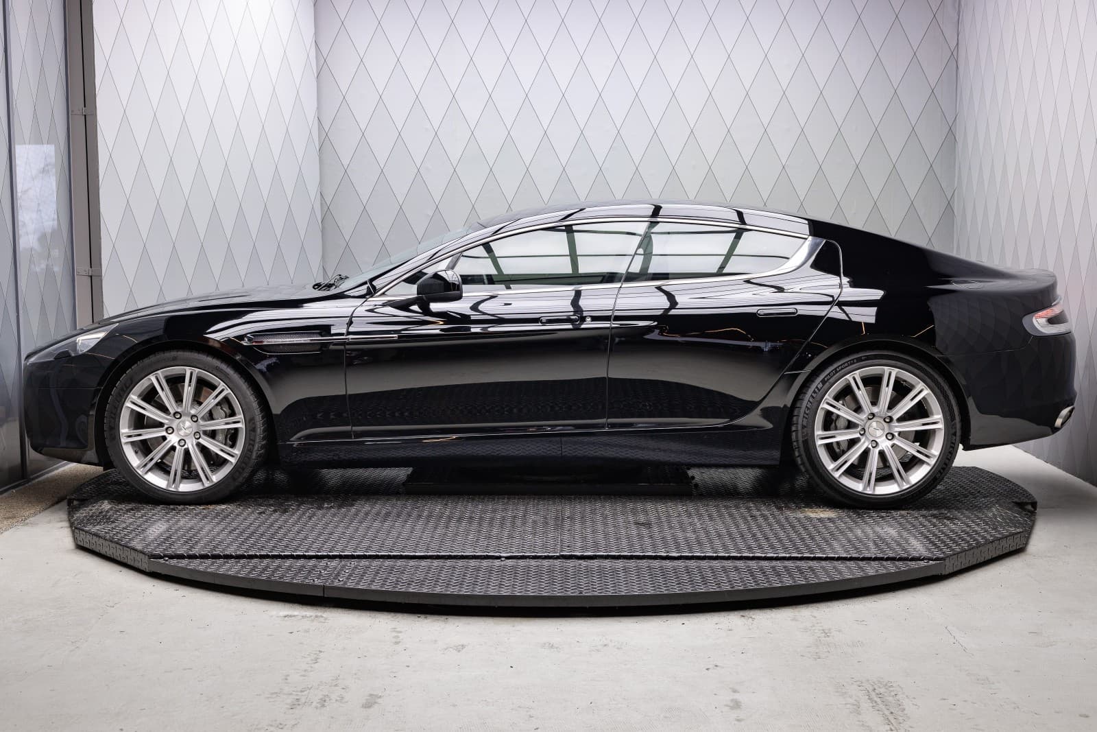 Aston Martin Rapide - bilde 6