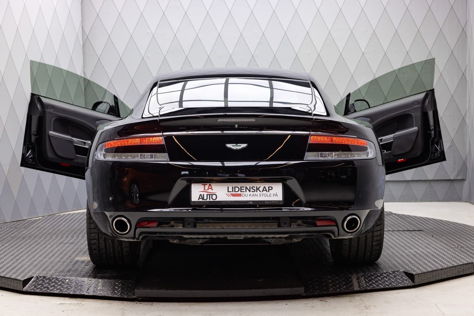 Aston Martin Rapide - bilde 9