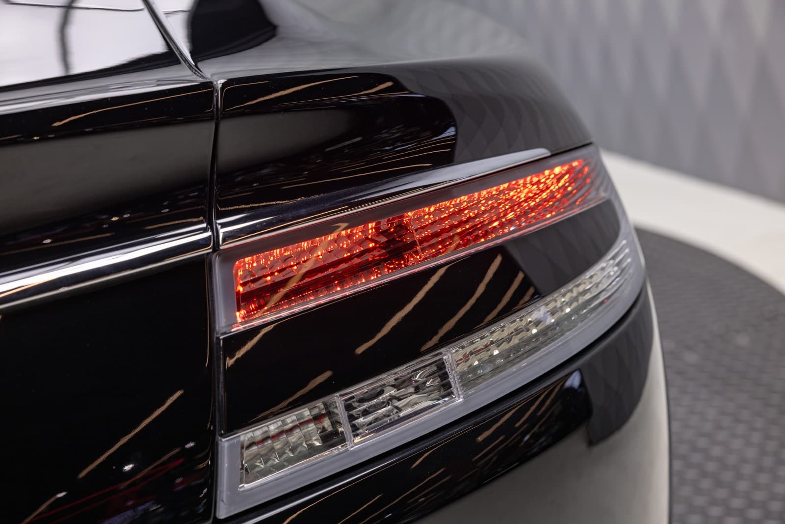 Aston Martin Rapide - bilde 12