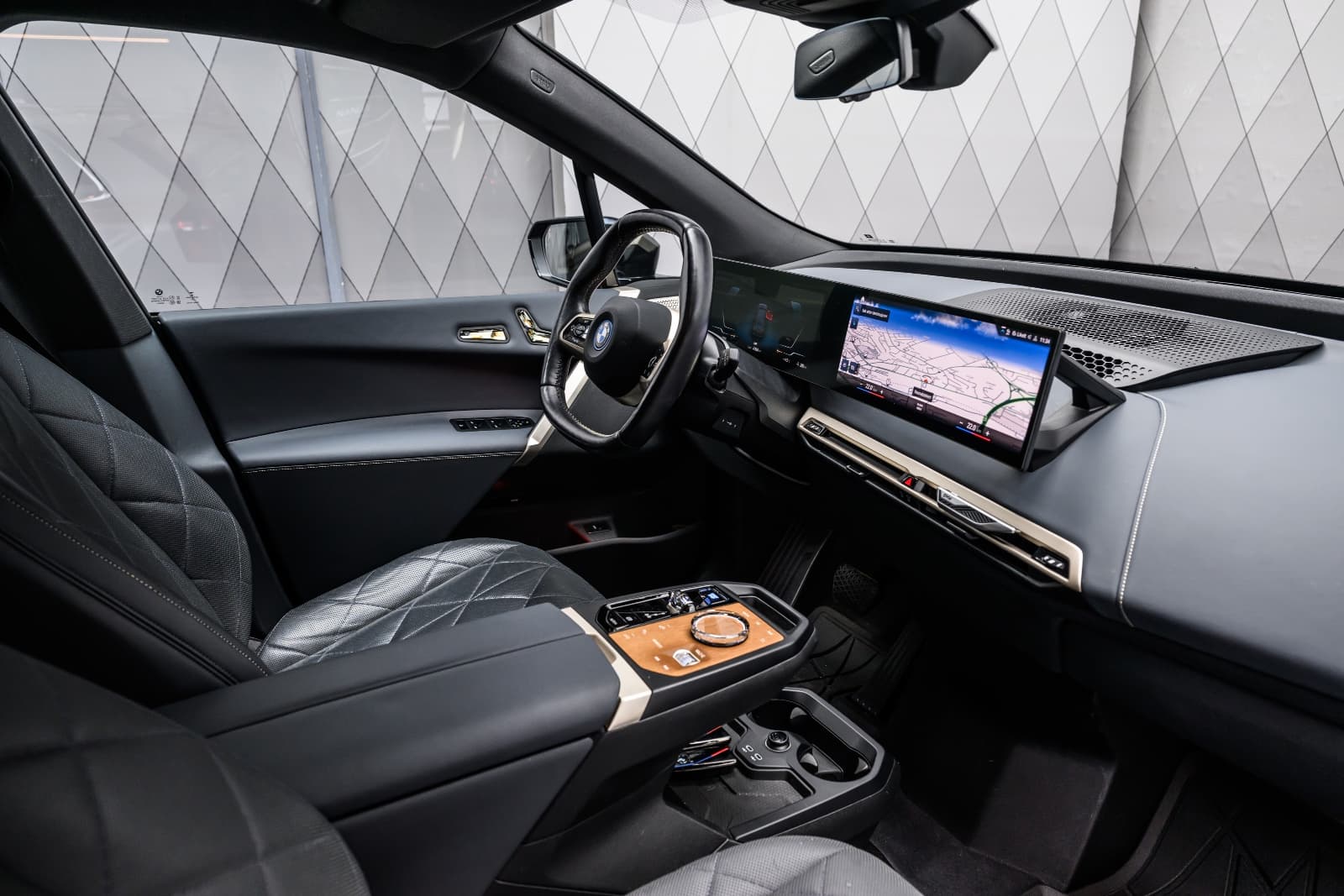 BMW iX - bilde 34