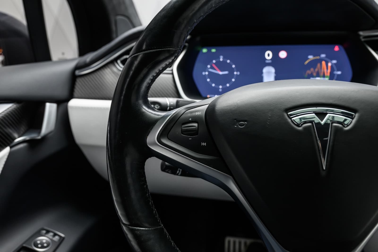 Tesla Model X - bilde 23