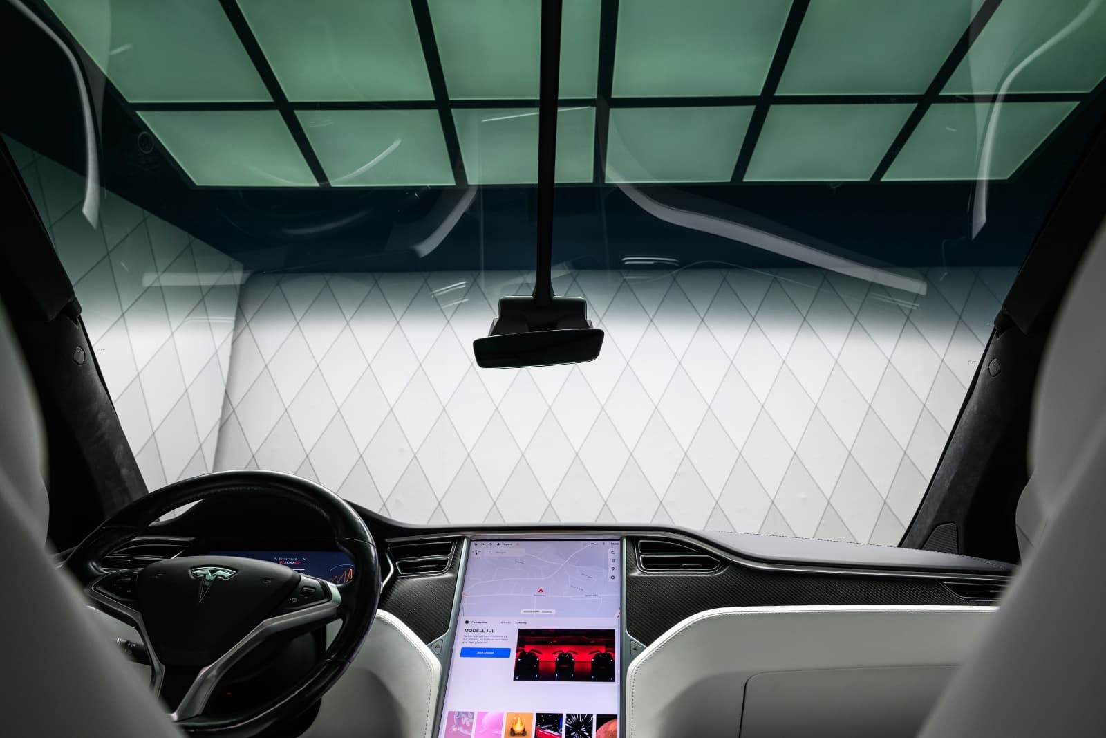 Tesla Model X - bilde 32