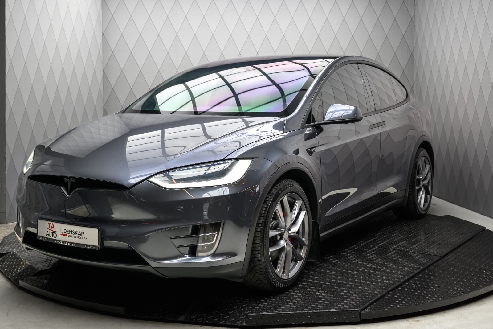 Tesla Model X - bilde 2