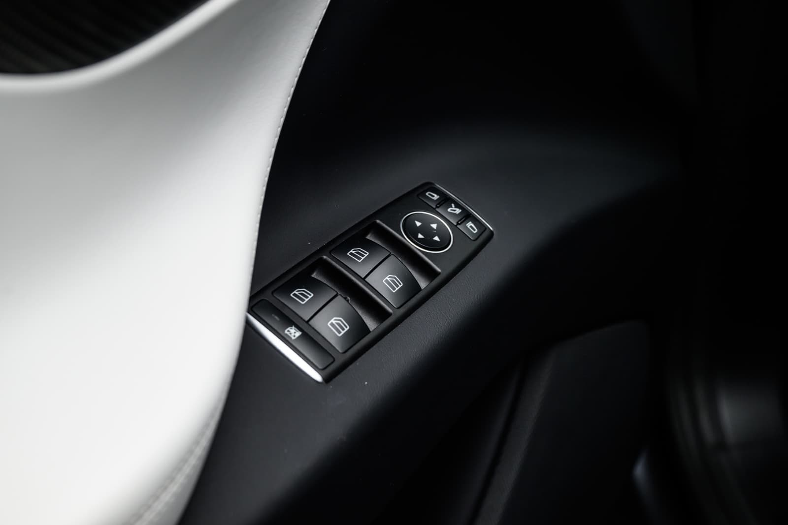 Tesla Model X - bilde 16