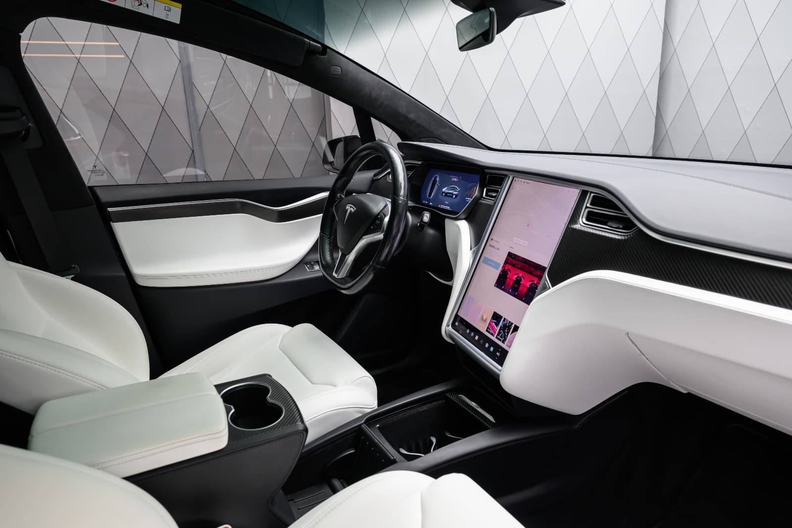 Tesla Model X - bilde 34