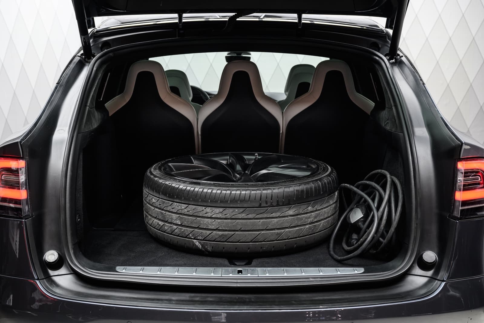 Tesla Model X - bilde 11