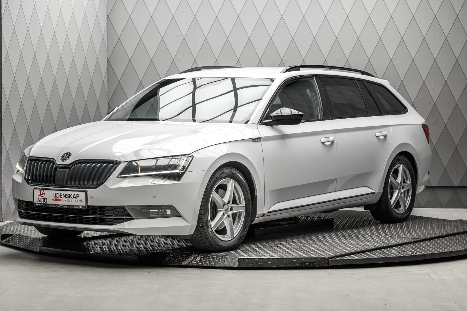 Skoda Superb - bilde 2