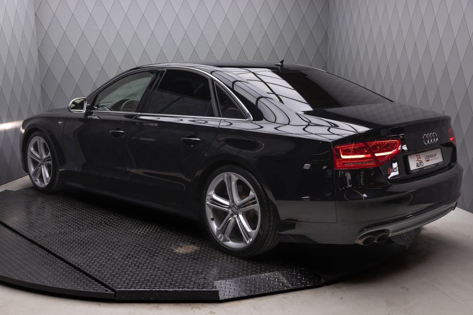 Audi S8