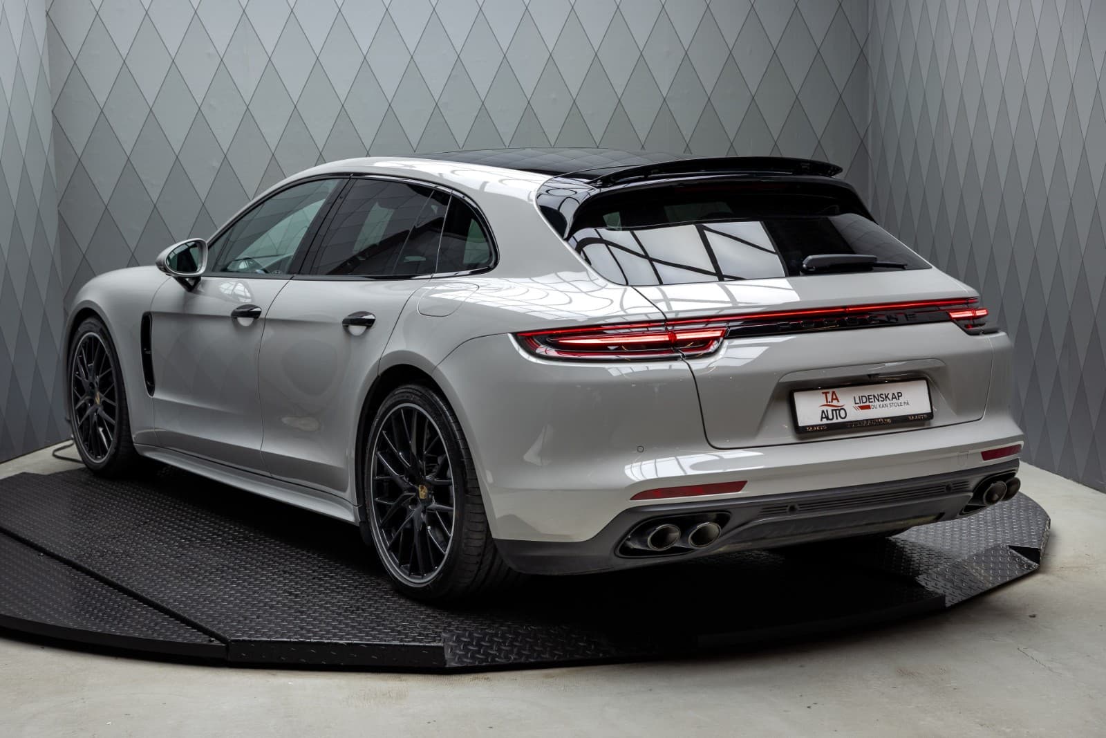 Porsche Panamera 4