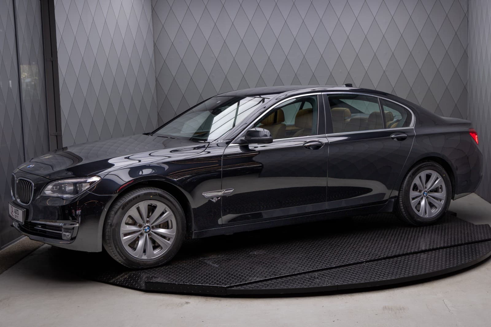 BMW 750i - bilde 2